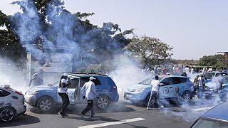 Sénégal : la police réprime des manifestants après le report des élections