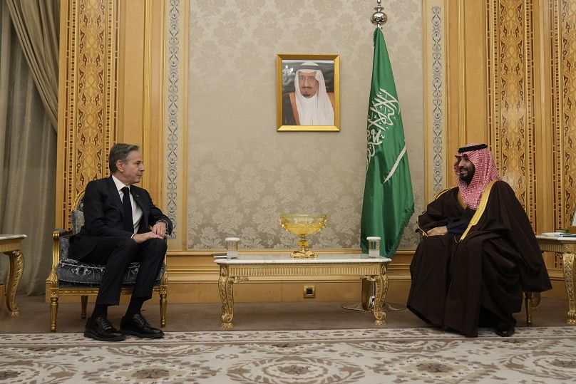 Le secrétaire d'État américain Antony Blinken rencontre le prince héritier d'Arabie saoudite Mohammed bin Salman à Riyad, en Arabie saoudite, lundi 5 février 2024.