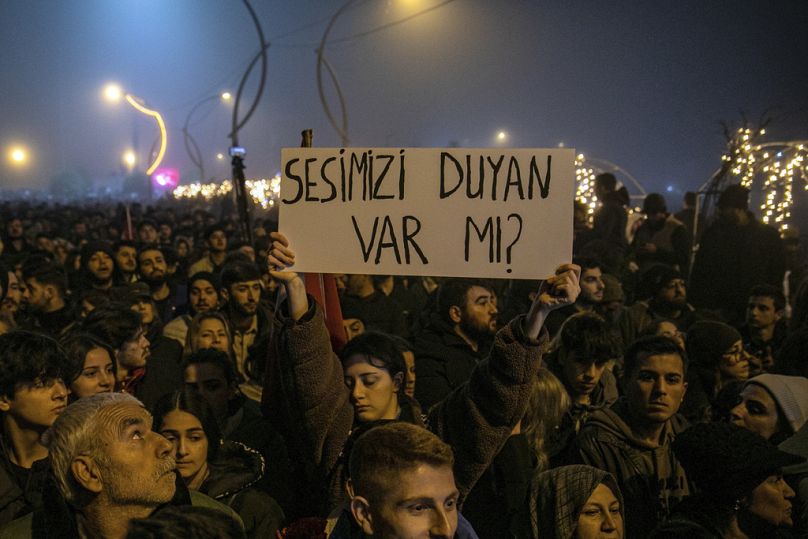 Türkiye, 6 Şubat depremlerinde hayatını kaybedenleri anıyor