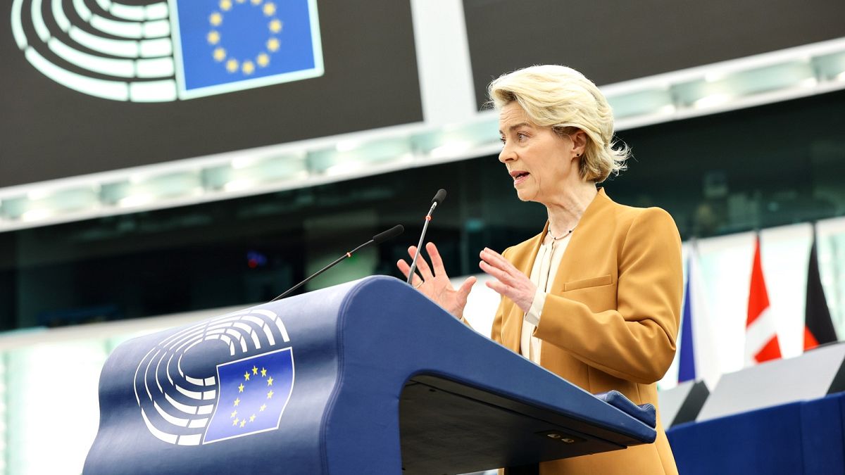 Ursula von der Leyen fez o anúncio ao dirigir-se aos deputados do Parlamento Europeu na manhã de terça-feira.