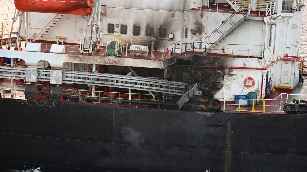 آسیب وارده به یک کشتی عبوری در خلیج عدن که در تاریخ ۱۸ ژانویه ۲۰۲۴ مورد حمله حوثی‌ها قرار گرفت