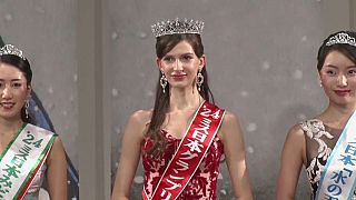 Die neue Miss Japan Karolina Shiino hat auf ihre Krone verzichtet. 