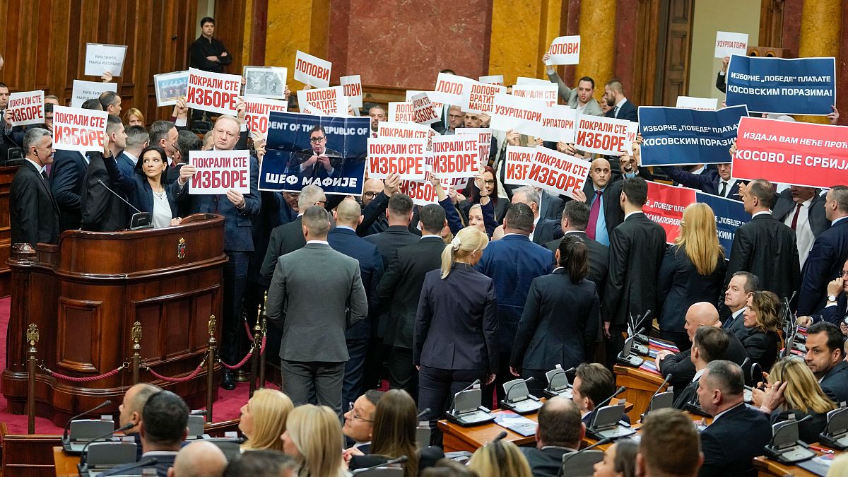 Opposition stages protests as new Serbian parliament inaugurated thumbnail