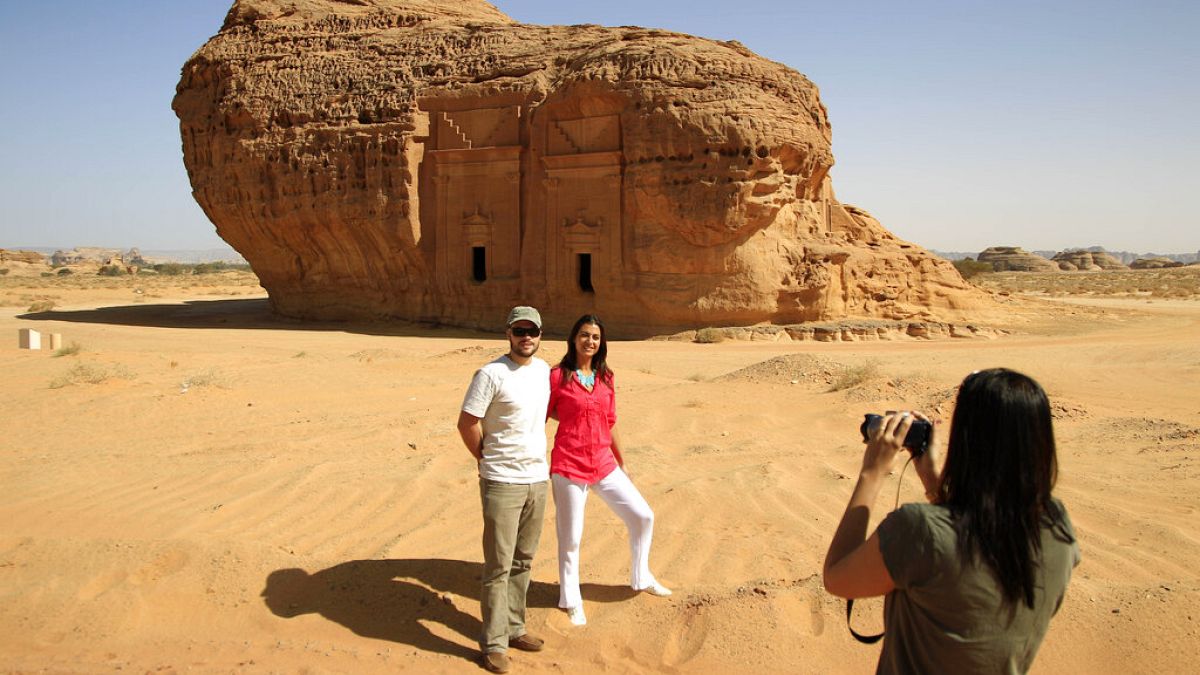 Suudi Arabistan Hac ve Umre dışında genel turizm vizesi vermeye 2019 yılında başladı