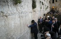 الرئيس الأرجنتيني خافيير مايلي عند حائط البراق في القدس. 2024/02/06