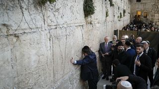 الرئيس الأرجنتيني خافيير مايلي عند حائط البراق في القدس. 2024/02/06