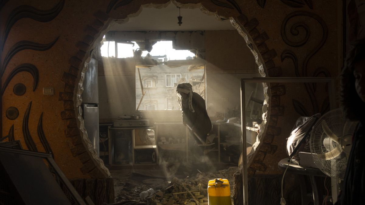 Edifício em escombros após ataque em Rafah