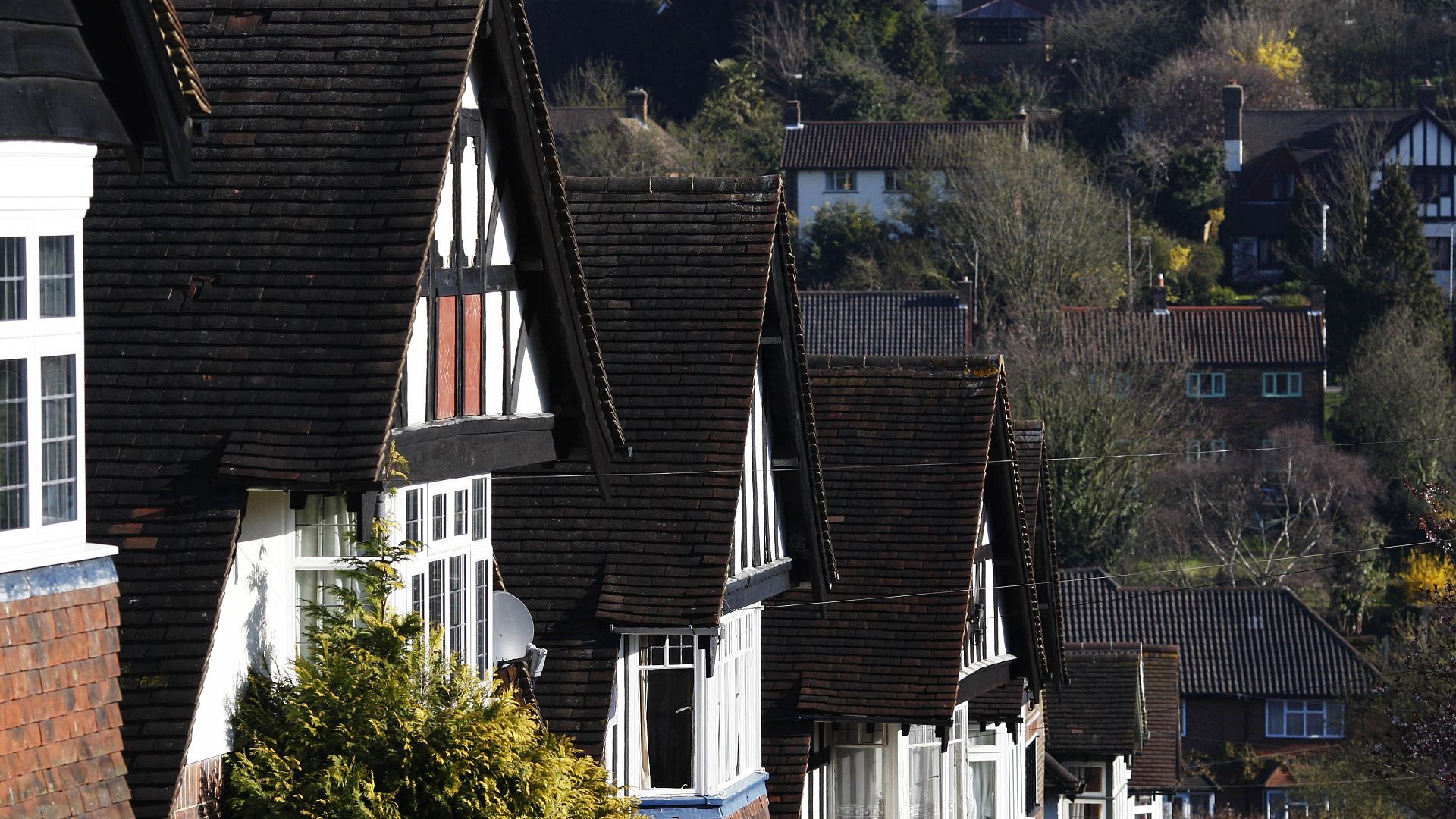 UK House Prices Rise For Fourth Month Running On Lower Mortgage Rates ...