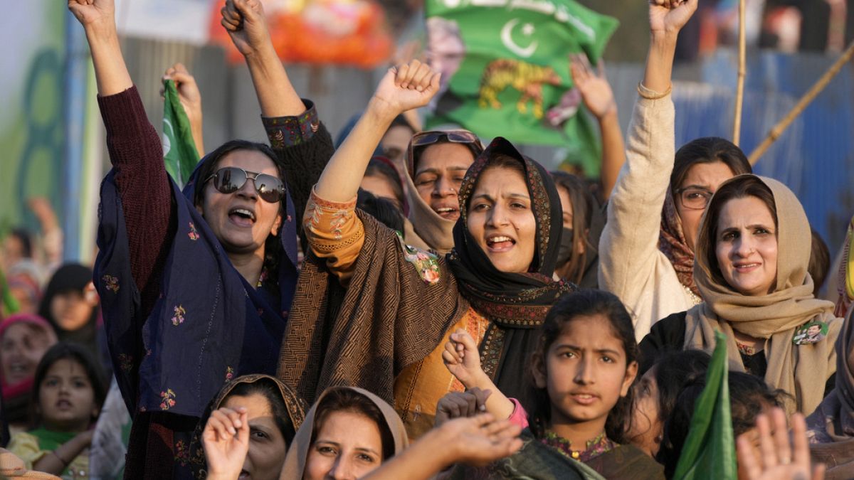 Pakistan'da halk 8 Ocak'ta seçim için sandığa gidiyor