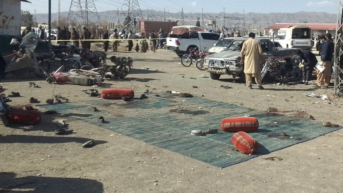 Αρχές ασφαλείας στο σημείο των εκρήξεων στο Πακιστάν
