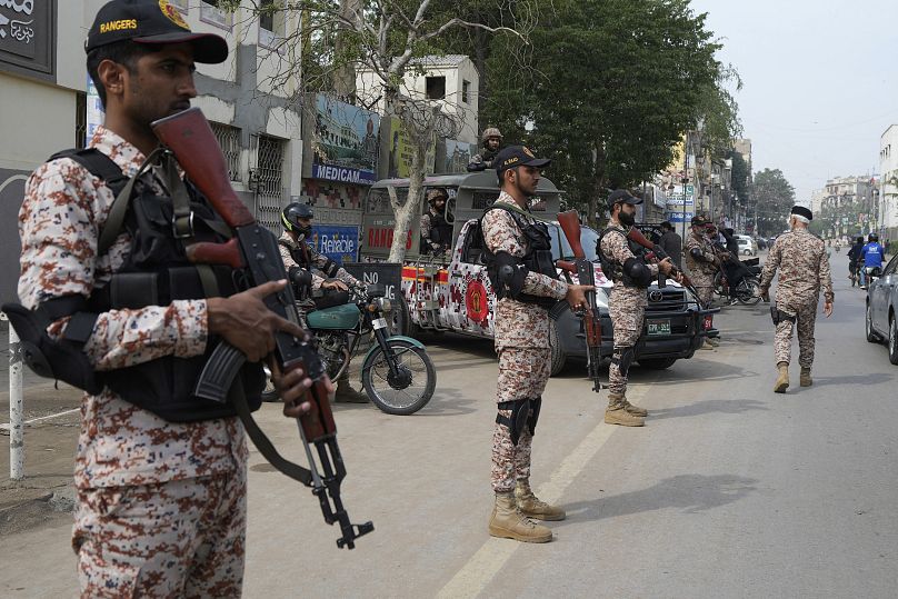 Masiva presencia paramilitar en Pakistán en vísperas de las elecciones generales