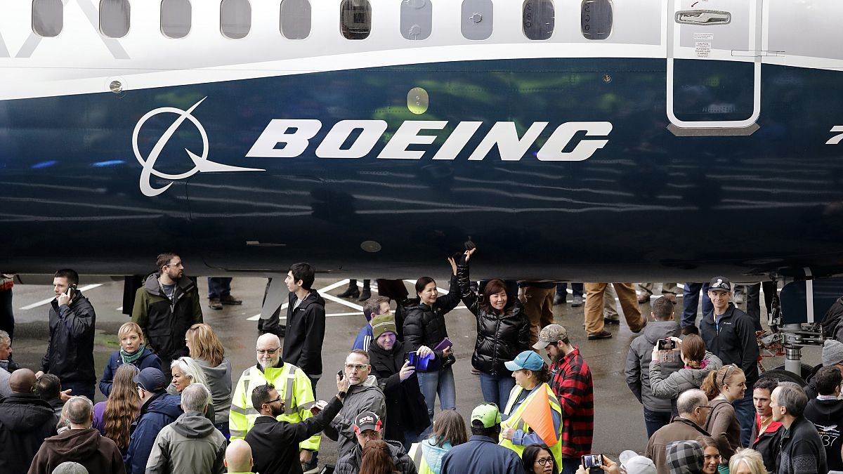 Boeing plane door missing bolts before blowout, says report thumbnail