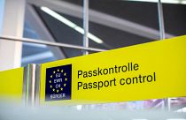 Schengen vizesi, AB ve Schengen bölgesinin 90 günlük vizesiz seyahat kuralından yararlanamayan AB üyesi olmayan ülkelerin vatandaşları için gereklidir. 