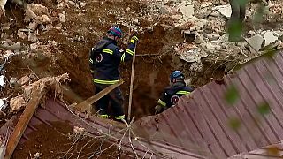 Bei einem Erdrutsch in Georgian sind vier Menschen ums Leben gekommen. Fünf weitere Personen werden vermisst. 