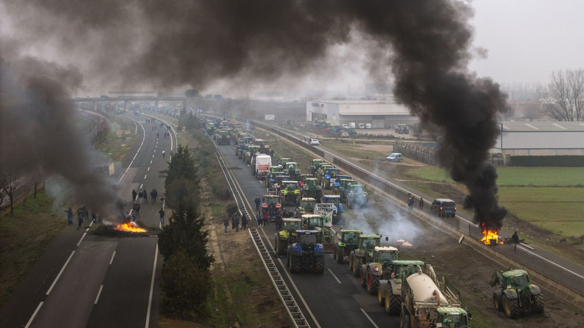 Spanische Bauern behindern den Verkehr. 