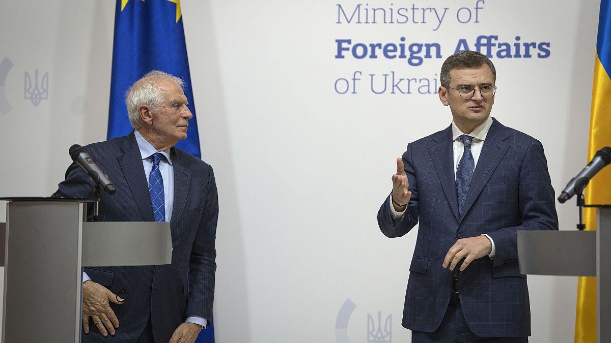 Глава внешнеполитического ведомства ЕС Жозеп Боррель на встрече с главой МИД Украины Дмитрием Кулебой