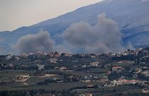 دخان يتصاعد بعد قصف إسرائيلي لمواقع عسكرية تابعة لحزب الله، جنوب لبنان