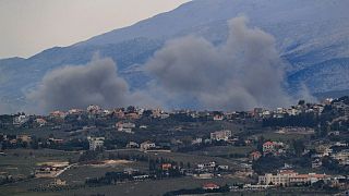 دخان يتصاعد بعد قصف إسرائيلي لمواقع عسكرية تابعة لحزب الله، جنوب لبنان