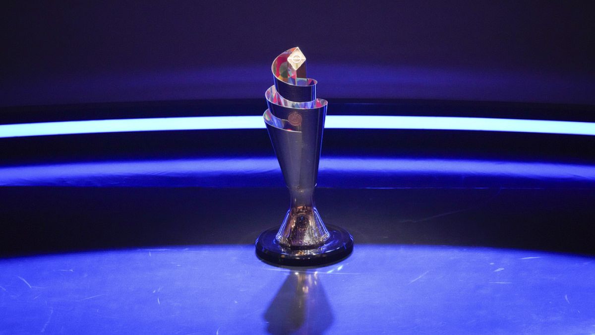 UEFA Uluslar Ligi futbol turnuvası kupası