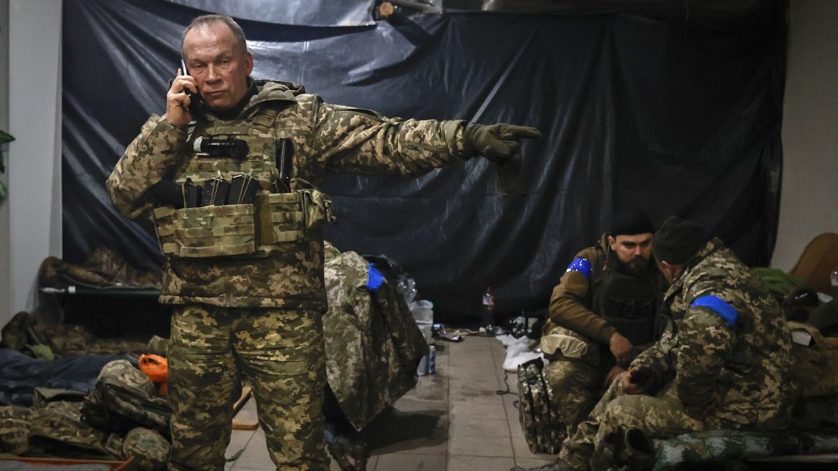 Zelenskyy's military command shakeup divides Ukrainians, but soldiers unfazed thumbnail