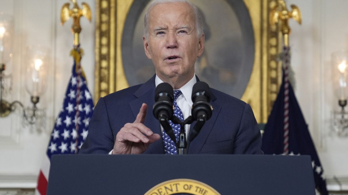 Le président Joe Biden s'exprime dans la salle de réception diplomatique de la Maison Blanche, le jeudi 8 février 2024, à Washington.