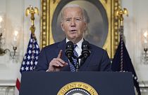 Le président Joe Biden s'exprime dans la salle de réception diplomatique de la Maison Blanche, le jeudi 8 février 2024, à Washington.