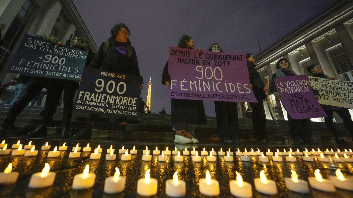 Активисти осъждат 900 убийства на жени по време на президентството на Макрон на протест в Париж
