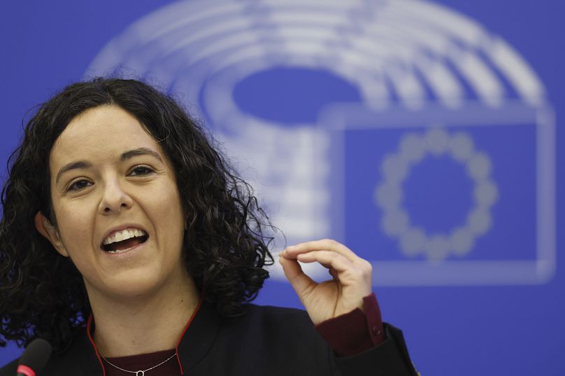 Manon Aubry, europarlamentare e co-presidente del gruppo parlamentare della Sinistra Unitaria Europea/Sinistra Verde Nordica.