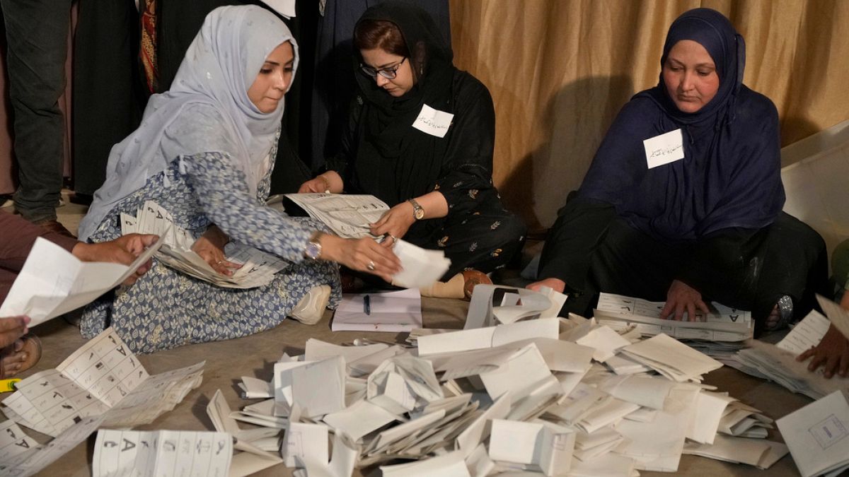 Pakistan'da 8 Şubat'ta yapılan seçimlerin ardından oy sayım işleri devam ediyor 