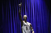 Статуя Коби Брайанта