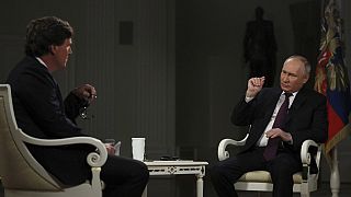 بوتين خلال المقابلة مع مذيع التلفزيون الأميركي تاكر كارلسون
