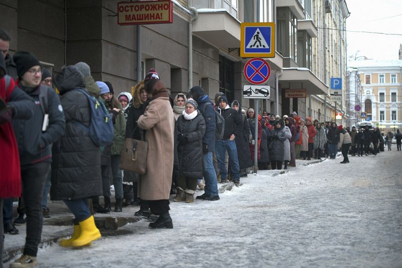 People line up in Moscow to sign petitions for the candidacy of Boris Nadezhdin, January 2024