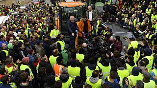 Tüntető spanyol gazdák Pamplonában 2024. február 9-én