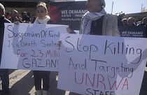 Filistinliler, bazı bağışçı ülkelerden UNRWA'ya aktarılan fonların askıya alınmasını protesto etti