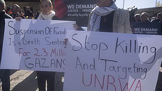 Filistinliler, bazı bağışçı ülkelerden UNRWA'ya aktarılan fonların askıya alınmasını protesto etti