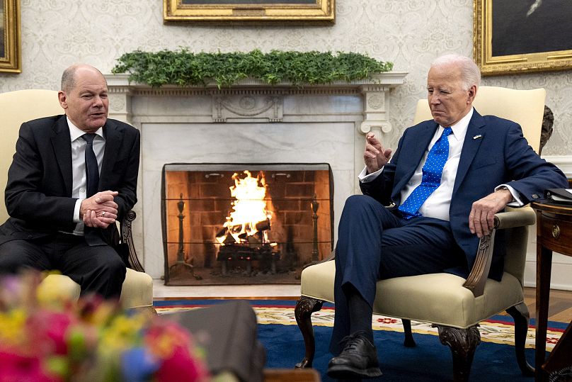 Scholz e Biden alla Casa Bianca - Foto di AP