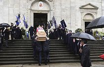 Der Sarg von Vittorio Emanuele von Savoyen wird nach der Trauerfeier aus der Kathedrale von Turin getragen, 10.Februar 2024