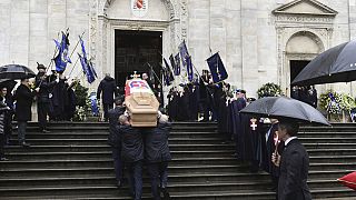 Der Sarg von Vittorio Emanuele von Savoyen wird nach der Trauerfeier aus der Kathedrale von Turin getragen, 10.Februar 2024