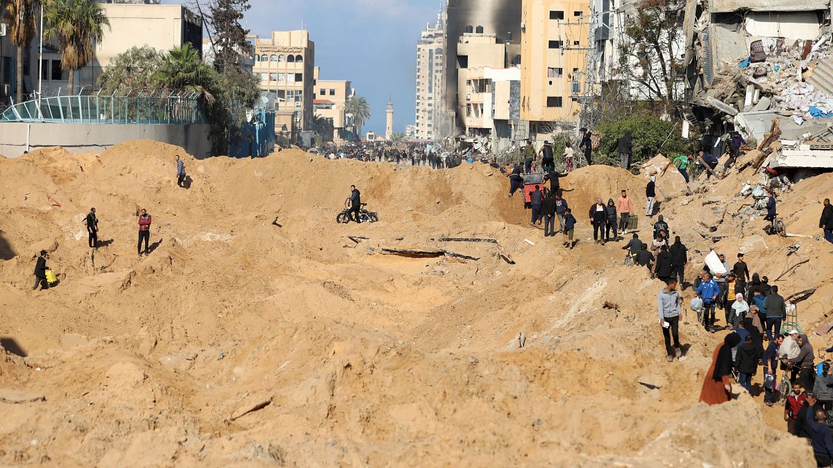 شوارع غزة دمرتها الجرافات الإسرائيلية