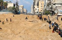 شوارع غزة دمرتها الجرافات الإسرائيلية