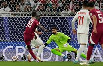 صحنه به ثمر رسیدن گل سوم تیم فوتبال قطر به ایران