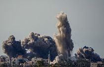 Rauch und Explosionen nach einem israelischen Bombardement im Gazastreifen