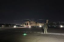 A Rafahban kiszabadított két túszt szállító izraeli helikopter 2024. február 12-én