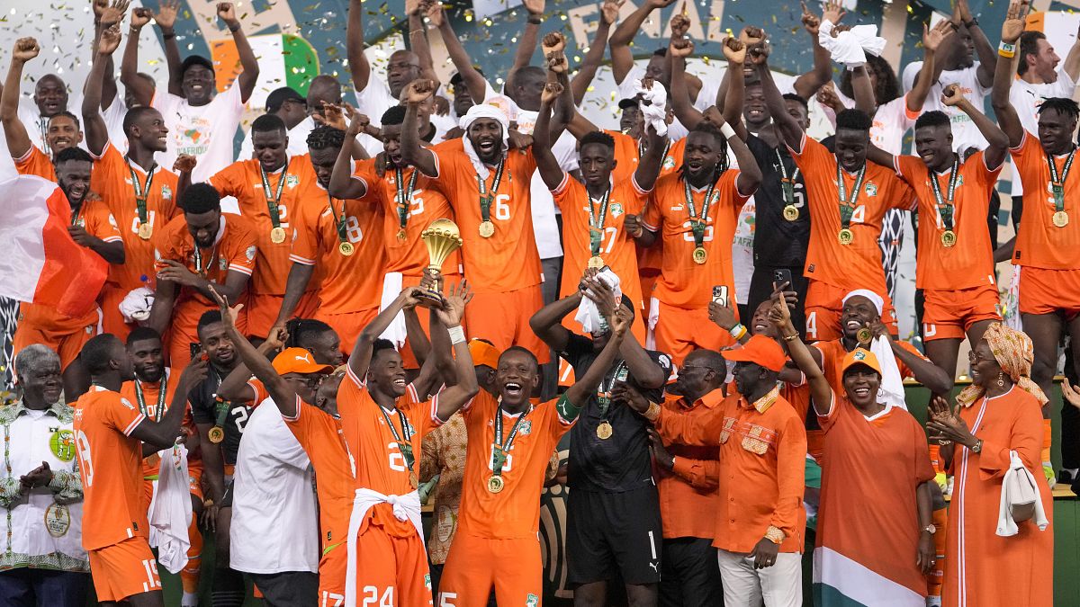 بالا بردن جام قهرمانی از سوی ساحل عاج