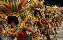 Des danseurs de l'école de samba Salgueiro défilent lors des célébrations du carnaval au Sambadrome de Rio de Janeiro, au Brésil, lundi 12 février 2024.
