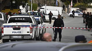 El hombre entró en el edificio sobre las 10.20, hora local de Atenas, Grecia.