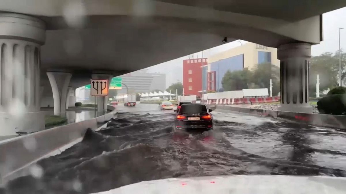 Heaving flooding blocks streets in Dubai thumbnail