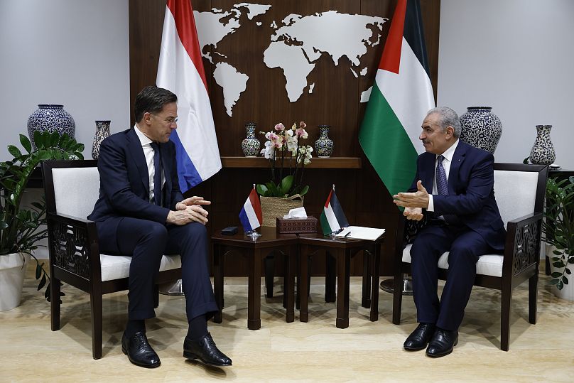 Премьер-министр Палестины Мохаммад Штайе встречается с премьер-министром Нидерландов Марком Рютте в Рамаллахе, 12 февраля 2024 г.