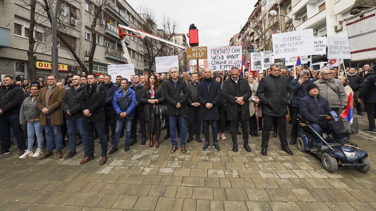 Koszovói szerb tüntetők Mitrovicában