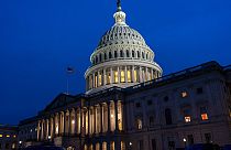 El Capitolio de Estados Unidos en Washington está iluminado el viernes 9 de febrero de 2024 por la noche. 